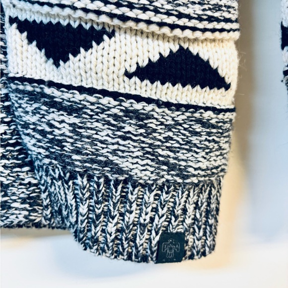 TNA Aritzia Sea to Sky Black & Cream Button Cardigan  Sweater Small - Picture 4 of 7